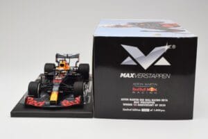 Red Bull RB16 #33 M. Verstappen Red Bull Racing 70th Anniversary GP Winner 2020 Minichamps 1:18 113200533-M1 Ρητίνη - εικόνα 6 από 7