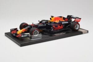 Red Bull RB16B #33 M. Verstappen Abu Dhabi GP 2021 Winner Missing Figurine & Pitboard Minichamps 1:18 113212333 Ρητίνη - εικόνα 2 από 7