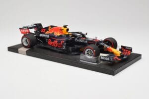 Red Bull RB16B #33 M. Verstappen Abu Dhabi GP 2021 Winner Missing Figurine & Pitboard Minichamps 1:18 113212333 Ρητίνη - εικόνα 4 από 7