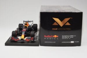 Red Bull RB16B #33 M. Verstappen Abu Dhabi GP 2021 Winner Missing Figurine & Pitboard Minichamps 1:18 113212333 Ρητίνη - εικόνα 6 από 7