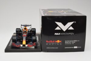 Red Bull RB16B #33 M. Verstappen Belgian GP 2021 Winner Minichamps 1:18 113211333 Ρητίνη - εικόνα 7 από 7