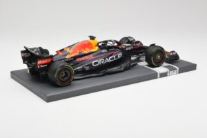 Red Bull RB18 #1 M. Verstappen Japan GP Winner No Figure 2022 Minichamps 1:18 113221801B Μέταλλο - εικόνα 3 από 7