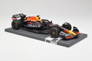 Red Bull RB18 #1 M. Verstappen Japan GP Winner No Figure 2022 Minichamps 1:18 113221801B Μέταλλο - εικόνα 4 από 7