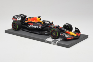 Red Bull Racing RB18 #1 M. Verstappen Japan GP Winner 2022 Minichamps 1:18 113221801FB-R1 Μέταλλο - εικόνα 4 από 8