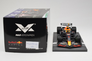 Red Bull Racing RB18 #1 M. Verstappen Japan GP Winner 2022 Minichamps 1:18 113221801FB-R1 Μέταλλο - εικόνα 6 από 8
