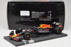 Red Bull Racing RB18 #1 M. Verstappen Japan GP Winner 2022 Minichamps 1:18 113221801FB-R1 Μέταλλο - εικόνα 7 από 8