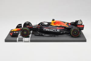 Red Bull Racing RB18 #1 M. Verstappen Japan GP Winner 2022 Minichamps 1:18 113221801FB-R1 Μέταλλο