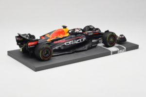 Red Bull Racing RB18 #1 M. Verstappen Japan GP Winner 2022 Minichamps 1:18 113221801FB-R1 Μέταλλο - εικόνα 3 από 8