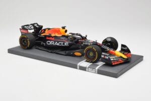 Red Bull RB18 Oracle #1 M. Verstappen Abu Dhabi GP 2022 Winner Minichamps 1:18 113222201 Ρητίνη - εικόνα 4 από 7