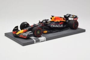 Red Bull RB18 Oracle #1 M. Verstappen Italian GP 2022 Winner Minichamps 1:18 113221601 Ρητίνη - εικόνα 2 από 7