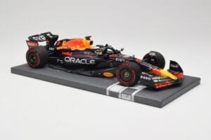 Red Bull RB18 Oracle #1 M. Verstappen Italian GP 2022 Winner Minichamps 1:18 113221601 Ρητίνη - εικόνα 4 από 7