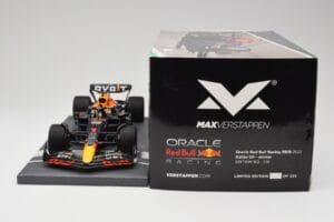 Red Bull RB18 Oracle #1 M. Verstappen Italian GP 2022 Winner Minichamps 1:18 113221601 Ρητίνη - εικόνα 6 από 7