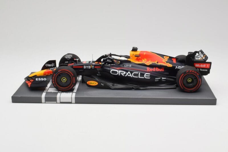 Red Bull RB18 Oracle #1 M. Verstappen Italian GP 2022 Winner Minichamps 1:18 113221601 Ρητίνη