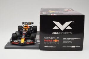 Red Bull RB18 Oracle #1 M. Verstappen Japanese GP 2022 World Champion Minichamps 1:18 113221801 Ρητίνη - εικόνα 6 από 7
