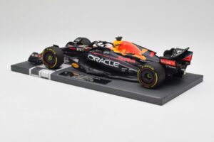 Red Bull RB18 Oracle #1 M. Verstappen US GP 2022 Winner Minichamps 1:18 113221901 Ρητίνη - εικόνα 5 από 7