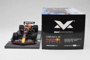 Red Bull RB18 Oracle #1 M. Verstappen US GP 2022 Winner Minichamps 1:18 113221901 Ρητίνη - εικόνα 6 από 7