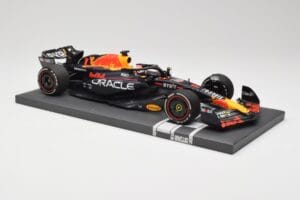 Red Bull RB19 Oracle #1 M. Verstappen Bahrain GP 2023 Winner Minichamps 1:18 113230201 Ρητίνη - εικόνα 4 από 7