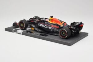 Red Bull RB19 Oracle #1 M. Verstappen Bahrain GP 2023 Winner Minichamps 1:18 113230201 Ρητίνη - εικόνα 5 από 7