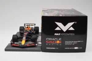 Red Bull RB19 Oracle #1 M. Verstappen Bahrain GP 2023 Winner Minichamps 1:18 113230201 Ρητίνη - εικόνα 6 από 7
