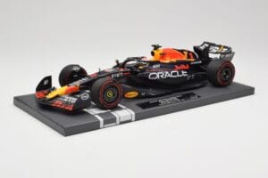 Red Bull RB19 Oracle #1 M. Verstappen British GP 2023 Winner Minichamps 1:18 113231101 Ρητίνη - εικόνα 2 από 7