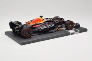 Red Bull RB19 Oracle #1 M. Verstappen British GP 2023 Winner Minichamps 1:18 113231101 Ρητίνη - εικόνα 3 από 7