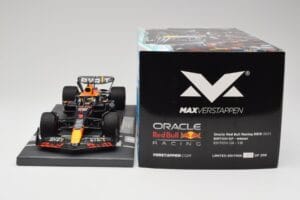 Red Bull RB19 Oracle #1 M. Verstappen British GP 2023 Winner Minichamps 1:18 113231101 Ρητίνη - εικόνα 6 από 7