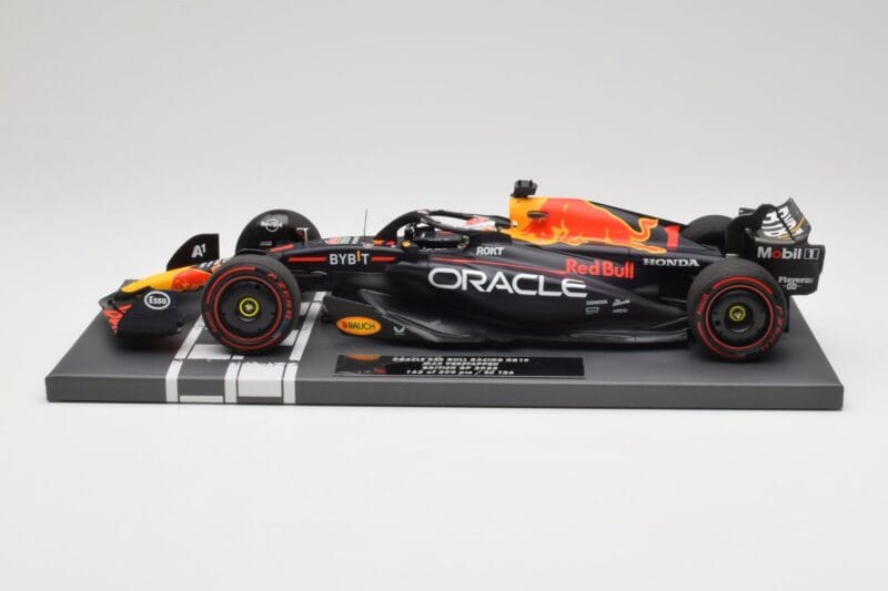 Red Bull RB19 Oracle #1 M. Verstappen British GP 2023 Winner Minichamps 1:18 113231101 Ρητίνη