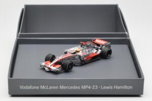 McLaren MP4-23 Mercedes #22 L. Hamilton F1 World Champion 2008 Minichamps 1:43 B66962422 Μέταλλο - εικόνα 4 από 4