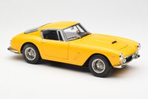 Ferrari 250 GT SWB Κίτρινο CMC 1:18 M-054 Μέταλλο - εικόνα 4 από 6
