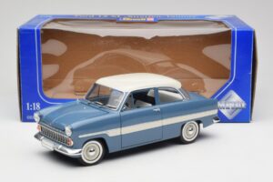 Ford Taunus 12M P2 Μπλε Ρίγες Revell 1:18 08880-M1 Μέταλλο - εικόνα 8 από 8