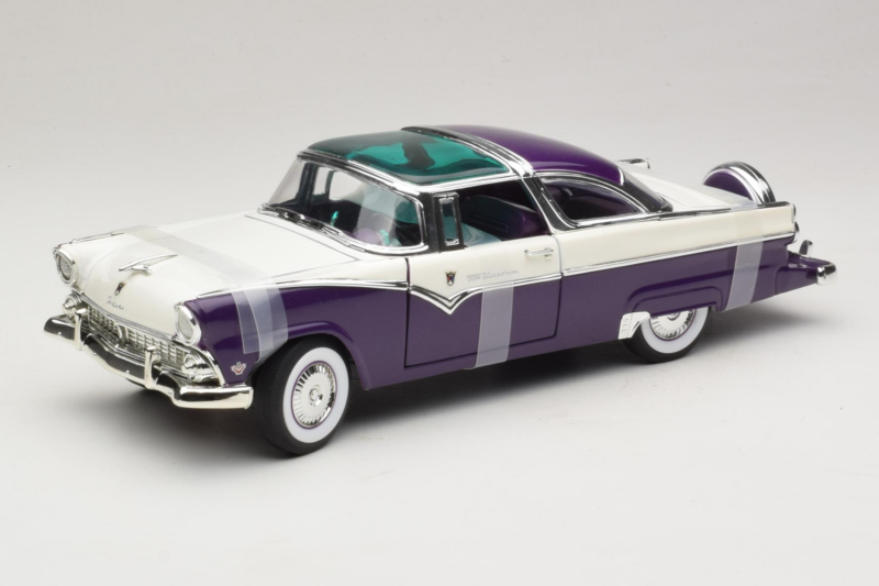 Ford Crown Victoria Λευκό Μωβ Road Signature 1:18 92138-P1 Μέταλλο