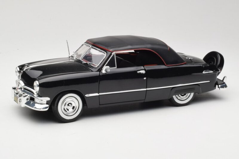 Ford Deluxe Καμπριολέ Μαύρο Maisto 1:18 31681 Μέταλλο
