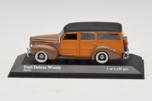 Ford DeLuxe Woody Station Wagon Καφέ Minichamps 1:43 400082111 Μέταλλο