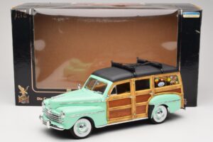 Ford Woody Panel Wagon Πράσινο Μέντας Road Signature 1:18 20028 Μέταλλο - εικόνα 8 από 8