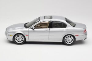 Jaguar X-Type Ασημί Maisto 1:18 7271328 Μέταλλο - εικόνα 4 από 8