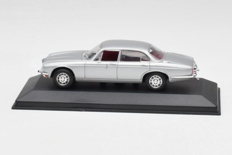 Jaguar XJ12 Series II Ασημί Minichamps 1:43 400130401 Μέταλλο