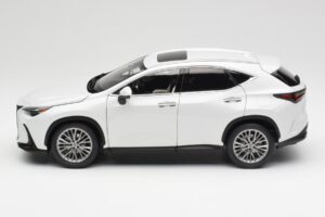 Lexus NX450h+ AZ20 Λευκό Kyosho 1:18 08968Q Ρητίνη - εικόνα 4 από 8