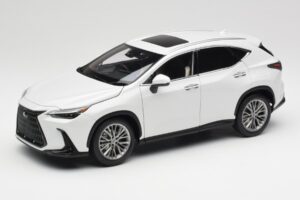 Lexus NX450h+ AZ20 Λευκό Kyosho 1:18 08968Q Ρητίνη