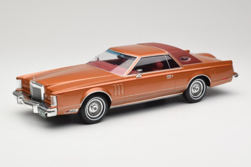 Lincoln Continental Mark V Crystal Apricot Metallic MCG 1:18 MCG18370 Μέταλλο
