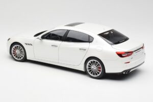 Maserati Quattroporte VI GTS Alpine Λευκό AUTOart 1:18 75808 Μέταλλο - εικόνα 7 από 8