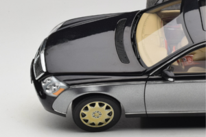 Maybach 57 SWB Caspian Black Himalayas Grey AUTOart 1:18 76151 Μέταλλο - εικόνα 8 από 9