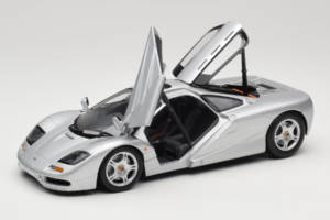 McLaren F1 Ασημί UT Models 1:18 530133180 Μέταλλο - εικόνα 2 από 8