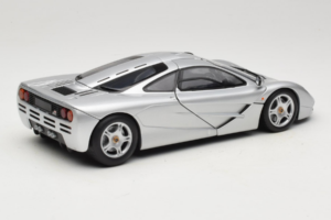 McLaren F1 Ασημί UT Models 1:18 530133180 Μέταλλο - εικόνα 3 από 8