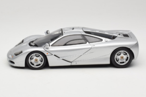 McLaren F1 Ασημί UT Models 1:18 530133180 Μέταλλο - εικόνα 4 από 8