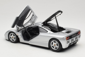 McLaren F1 Ασημί UT Models 1:18 530133180 Μέταλλο - εικόνα 5 από 8
