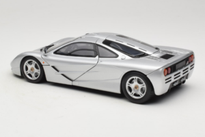 McLaren F1 Ασημί UT Models 1:18 530133180 Μέταλλο - εικόνα 7 από 8