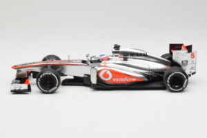 McLaren MP4-28 Mercedes #5 J. Button Vodafone McLaren F1 2013 Minichamps 1:18 530131805 Μέταλλο - εικόνα 3 από 7