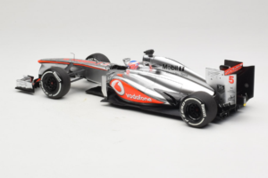 McLaren MP4-28 Mercedes #5 J. Button Vodafone McLaren F1 2013 Minichamps 1:18 530131805 Μέταλλο - εικόνα 5 από 7