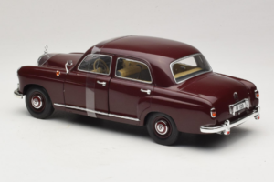 Mercedes 180 Ponton Σκούρο Κόκκινο Revell 1:18 08876 Μέταλλο - εικόνα 5 από 6