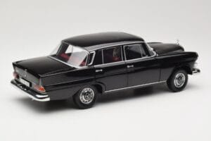Mercedes 200 W110 Μαύρο Norev 1:18 183574 Μέταλλο - εικόνα 3 από 8